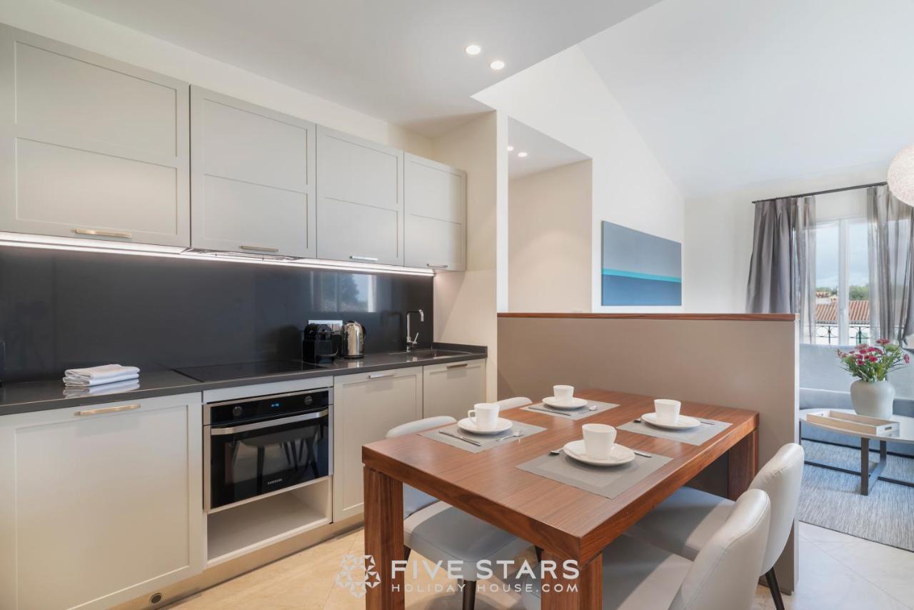 Artemys - Five Stars House
