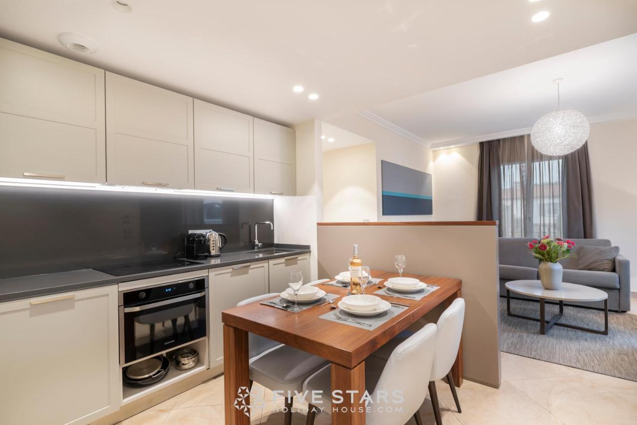 Artemys - Five Stars House *