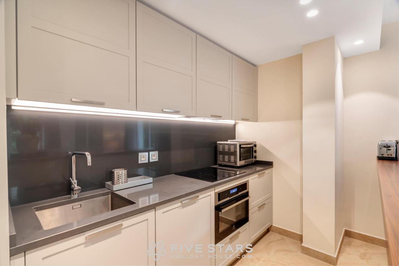 Artemys - Five Stars House